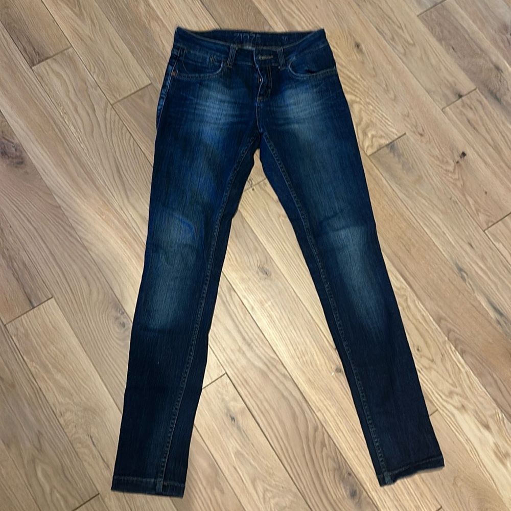 Zara mid rise skinny jean, fits like size 2
